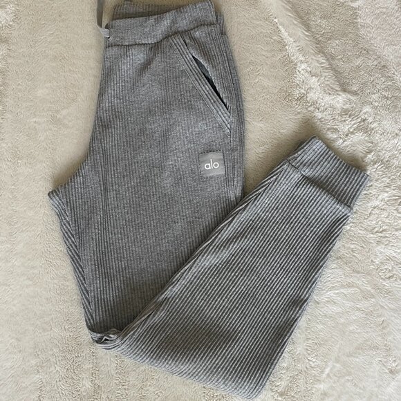 Alo Yoga Muse Sweatpant - Athletic Heather Grey Size: M - Picture 11 of 12